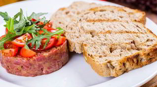 Рецепт Тартара из говядины с каперсами и помидорами