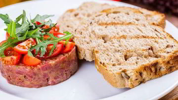 Рецепт Тартара из говядины с каперсами и помидорами