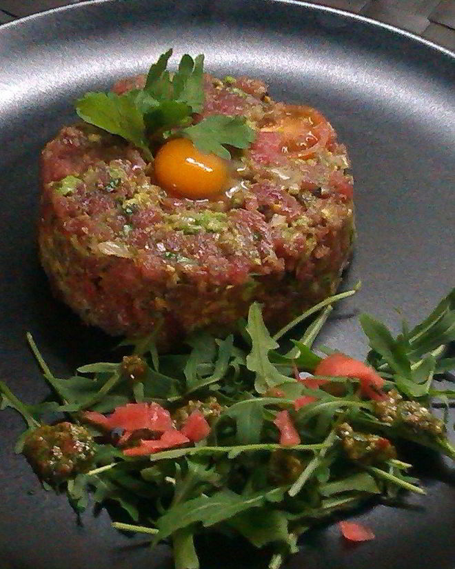 Рецепт тартара из тунца с авокадо и помидорами черри