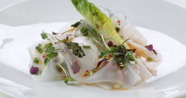 Рецепт Тартара из тунца с авокадо под рисовой бумагой и соусом юдзу