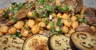 Рецепт Ароматной говядины с нутом и Ткемали