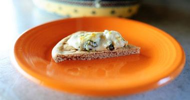 Рецепт Сырного соуса с артишоками и шпинатом