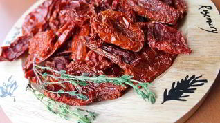 Рецепт Вяленых томатов и томатный соус с печеными овощами