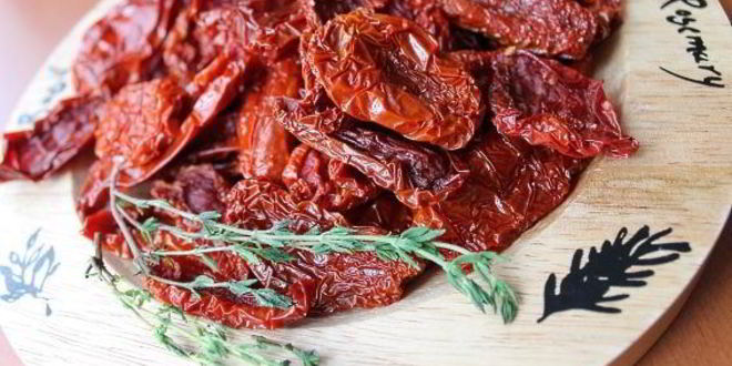 Рецепт Вяленых томатов и томатный соус с печеными овощами