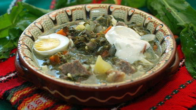 Рецепт зеленого борща со щавелем и яйцом