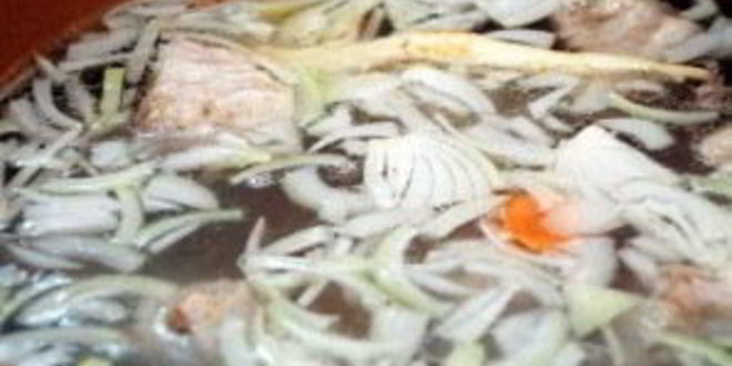 Рецепт зеленого борща со щавелем и яйцом