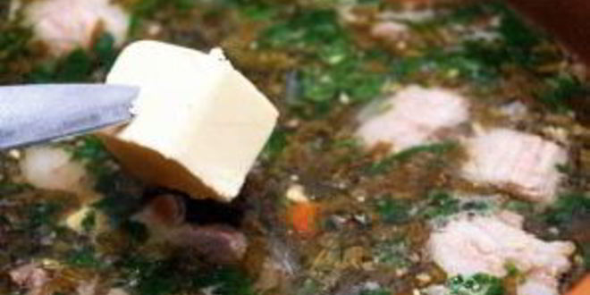 Рецепт зеленого борща со щавелем и яйцом