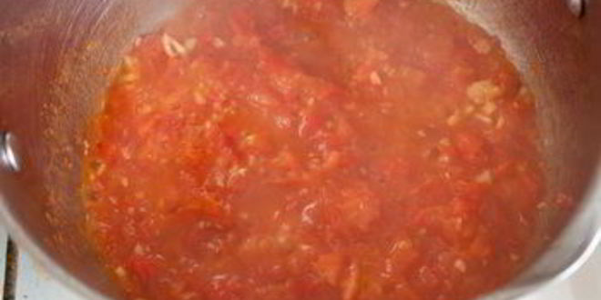 Рецепт бульона из индейки с помидорами и острым перцем