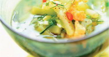 Рецепт Бульона по-тайски с огурцом и креветками