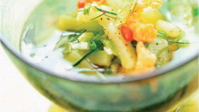 Рецепт бульона по-тайски с огурцом и креветками