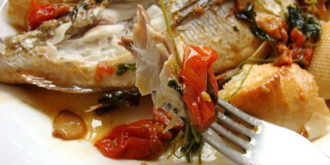 Рецепт дорады в сумасшедшем бульоне