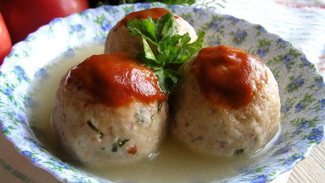 Рецепт канедерли из хлеба и колбас в бульоне