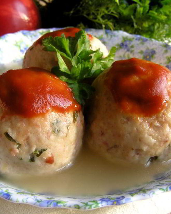 Рецепт канедерли из хлеба и колбас в бульоне