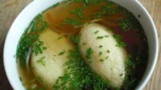 Рецепт Крепкого говяжьего бульона с клецками