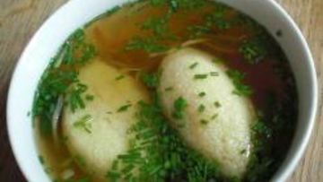 Рецепт Крепкого говяжьего бульона с клецками