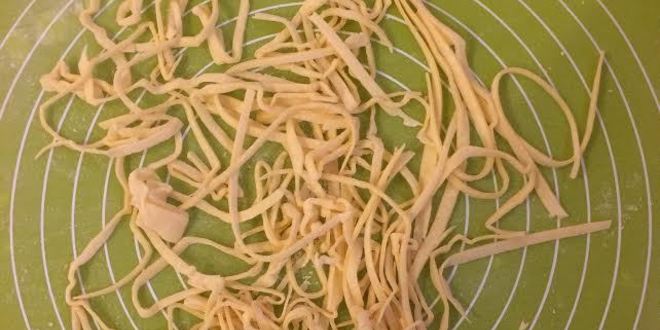 Рецепт куриного бульона с домашней лапшой