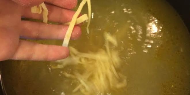 Рецепт куриного бульона с домашней лапшой