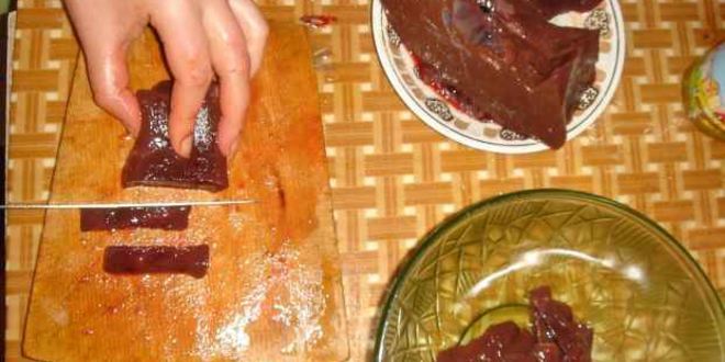 Рецепт пельменей в горшочках с печенью и бульоном