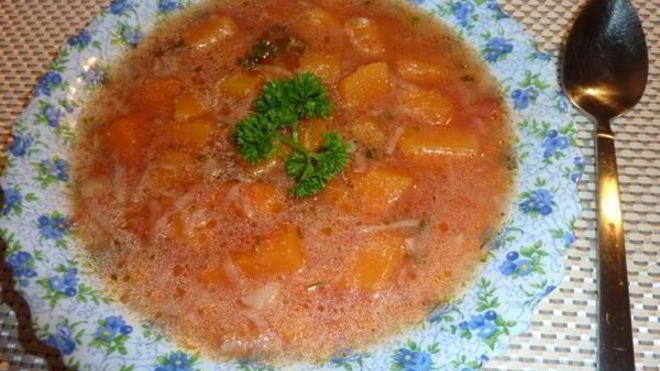 Рецепт супа на курином бульоне с мускатной тыквой и луком