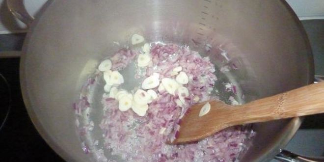 Рецепт супа на курином бульоне с мускатной тыквой и луком