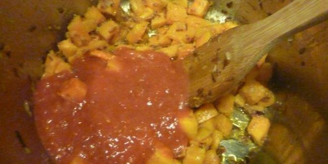 Рецепт супа на курином бульоне с мускатной тыквой и луком