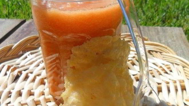 Рецепт острого гаспачо с чипсами из пармезана