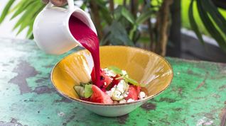 Рецепт Свекольного гаспачо с арбузом и домашним сыром