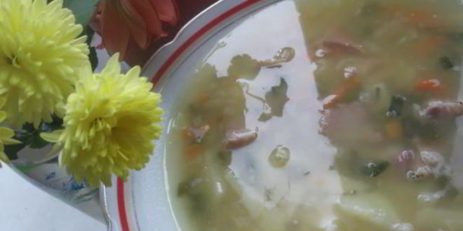 Рецепт Горохового супа с копчеными свиными хрящиками