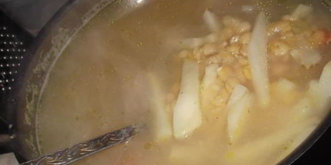 Рецепт горохового супа с копчеными свиными хрящиками