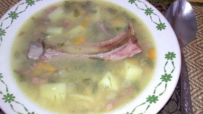 Рецепт вкуса детства — горохового супа с копченостями