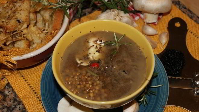 Рецепт итальянского супа из чечевицы с черным трюфелем