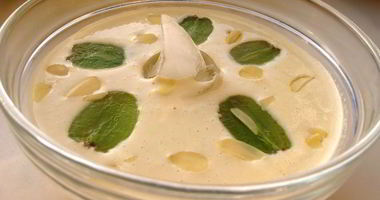 Рецепт Холодного миндального супа с чесноком и виноградом