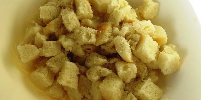 Рецепт холодного миндального супа с чесноком и виноградом