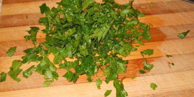 Рецепт холодного огуречного супа с фасолью и ветчиной