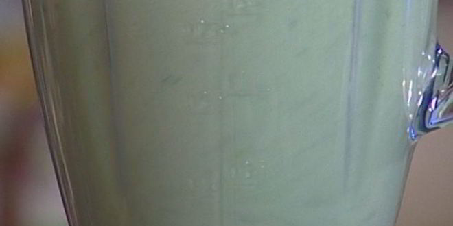 Рецепт холодного супа из огурцов с семгой и базиликом