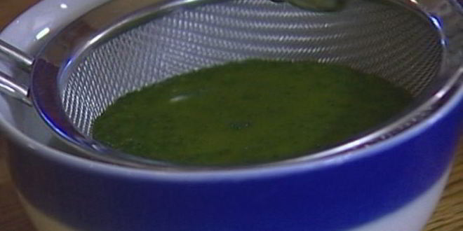 Рецепт холодного супа из огурцов с семгой и базиликом