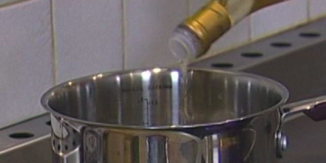 Рецепт холодного супа из огурцов с семгой и базиликом