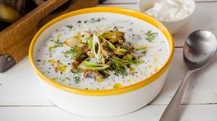 Рецепт Холодного супа на огуречном рассоле с огурцами и жареной рыбой