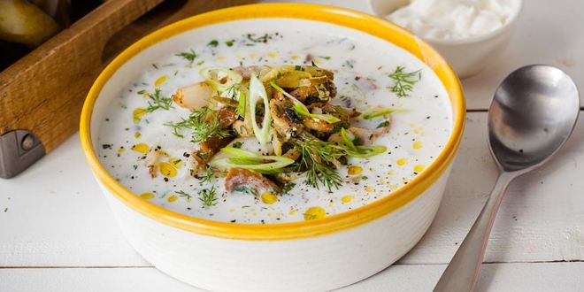 Рецепт Холодного супа на огуречном рассоле с огурцами и жареной рыбой