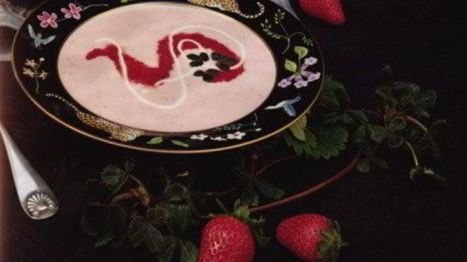 Рецепт холодного ягодного супа с черничным соусом