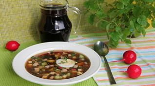 Рецепт Классической окрошки на квасе с колбасой