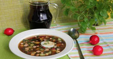 Рецепт Классической окрошки на квасе с колбасой