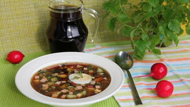 Рецепт классической окрошки на квасе с колбасой