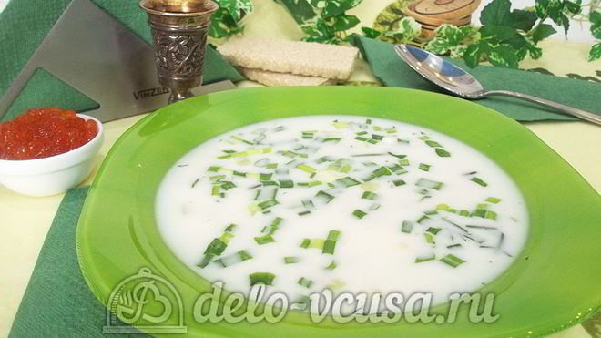 Рецепт окрошки без мяса с красной икрой