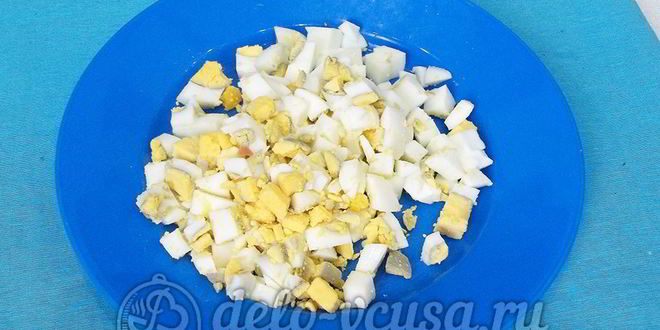 Рецепт окрошки без мяса с красной икрой