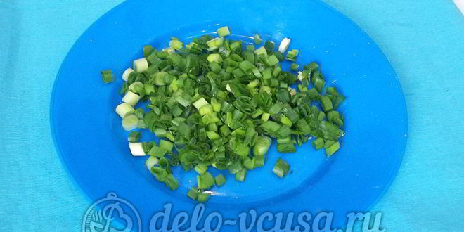 Рецепт окрошки без мяса с красной икрой