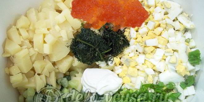 Рецепт окрошки без мяса с красной икрой