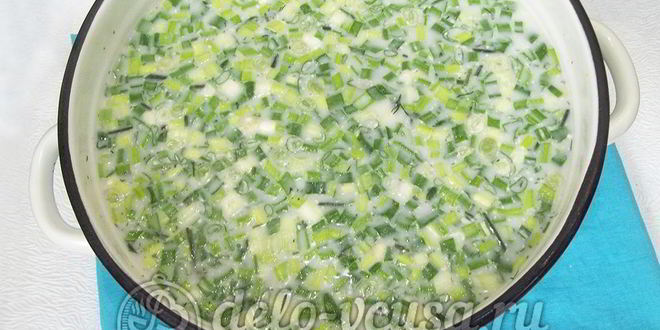 Рецепт окрошки без мяса с красной икрой