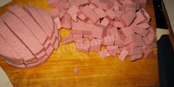 Рецепт окрошки на кефире классическая с колбасой