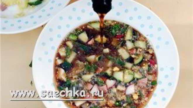 Рецепт окрошки с копчеными сосисками